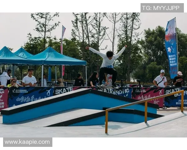 深圳滑板队的蜕变与成长：世界攀岩锦标赛的精彩之旅